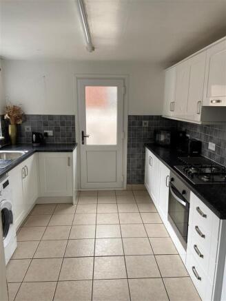 Kitchen 1.2.JPG