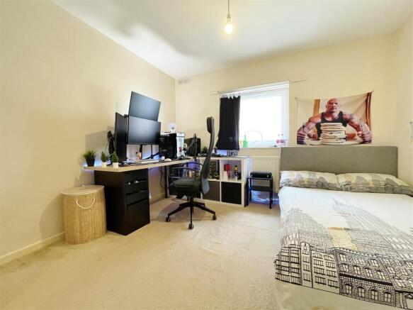 3 bed Flat for sale Image 10
