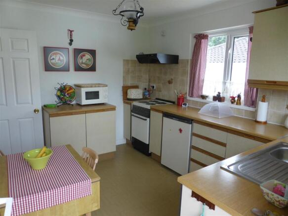 KITCHEN/BREAKFAST RO