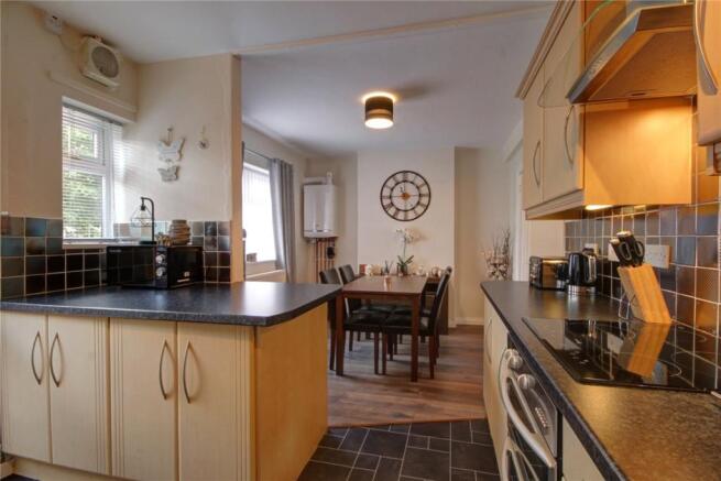 Kitchen Diner Pic 1