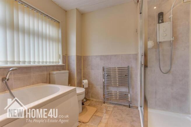 FAMILY BATHROOM: