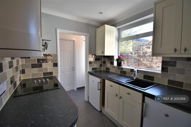 2 bed Terraced to rent Image 7