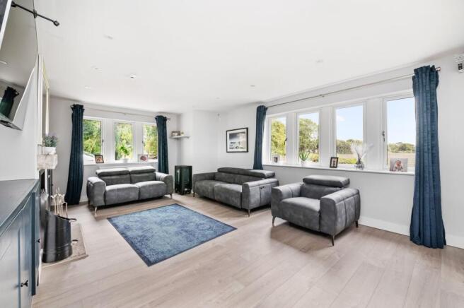 4 bed Detached for sale Image 7