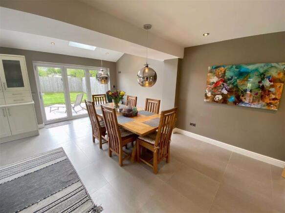 DINING / FAMILY AREA