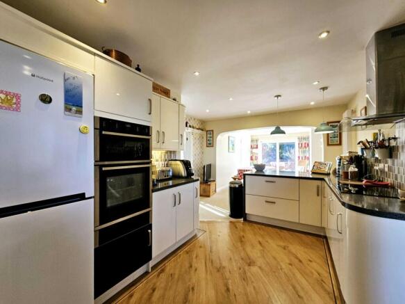 4 bed Detached for sale Image 8