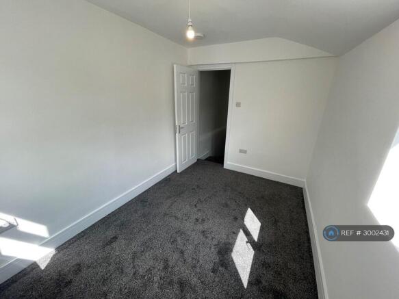2 bed Flat to rent Image 2