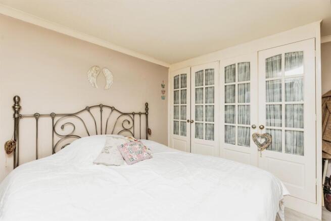 3 bed Semi-Detached for sale Image 10