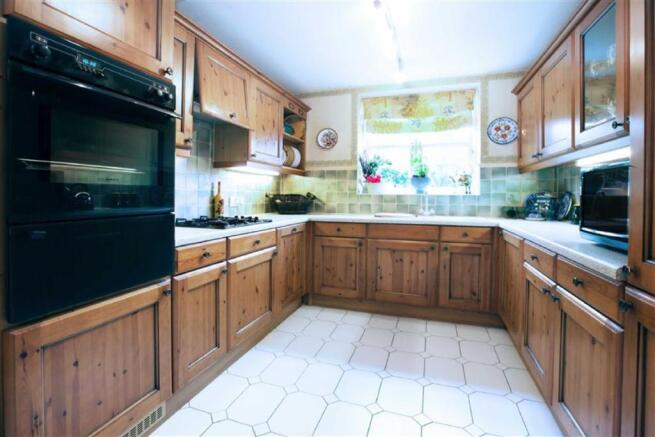 KITCHEN/BREAKFAST AR