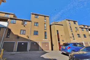 Flat 5, St Helens House, Frogmore, Fareham PO14 3DE
