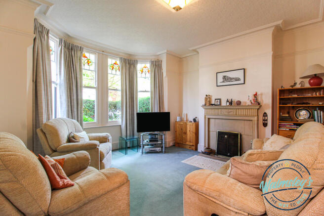 Sitting room with bay