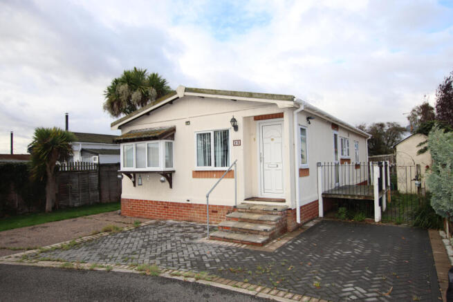 2 bed park home for sale Greenlawns, Little Clact