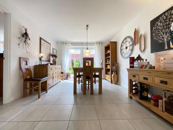 4 bed Detached for sale Image 6