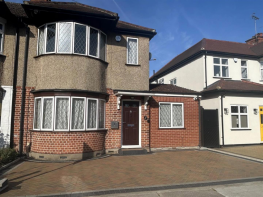 19, Salcombe Way, Ruislip HA4 6BA