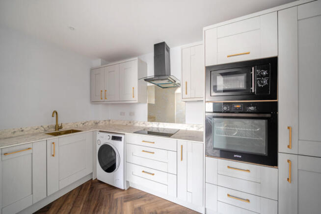 1438310-2-69ccf05...