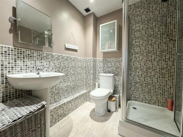 ENSUITE SHOWER ROOM