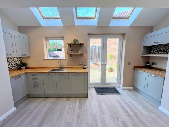 OPEN PLAN KITCHEN/FAMILY ROOM