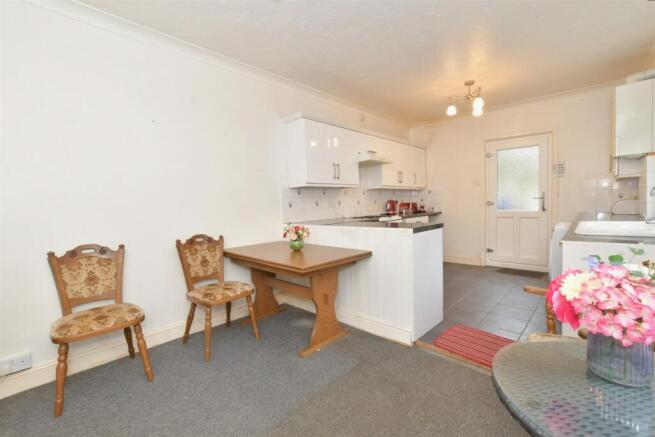Kitchen/ Breakfast Room