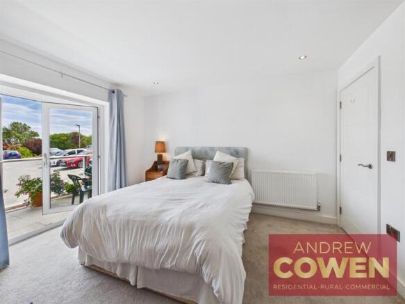 2 bed Apartment for sale Image 12