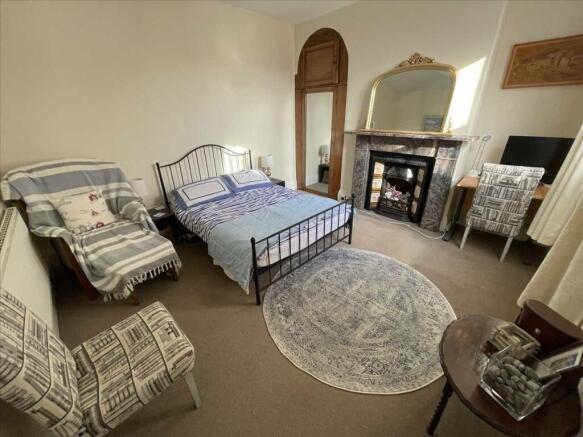 4 bed Flat for sale Image 9