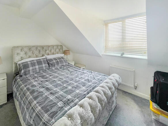 4 bed Semi-Detached for sale Image 9