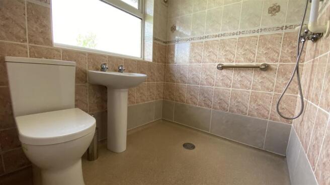 19 Callow - shower room.jpeg
