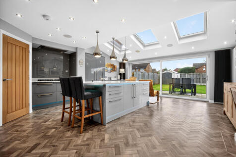 Larchwood, Oldham, OL9