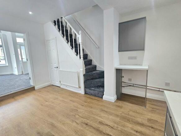 2 bed End of Terrace to rent Image 7