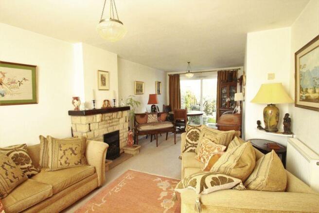 Lounge/dining ...