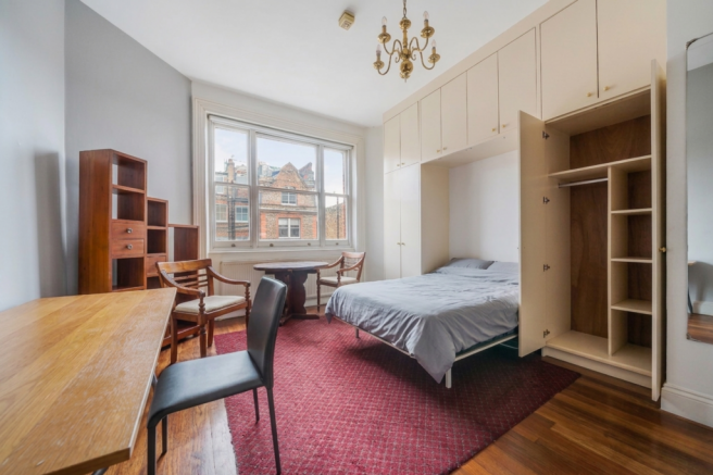 SHORT-LET - Studio to Rent