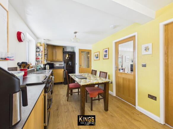 2 bed Apartment for sale Image 6