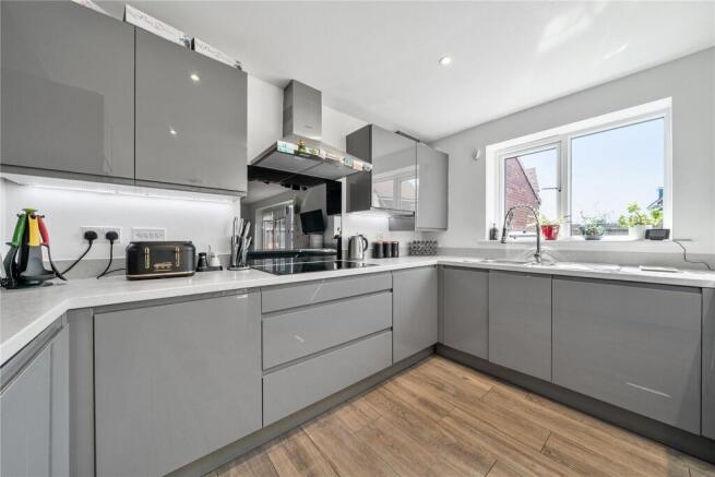 4 bed Detached for sale Image 6