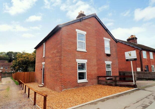 3-bed semi-detached on Portsmouth Road, Bursledon, SO31, £325,000