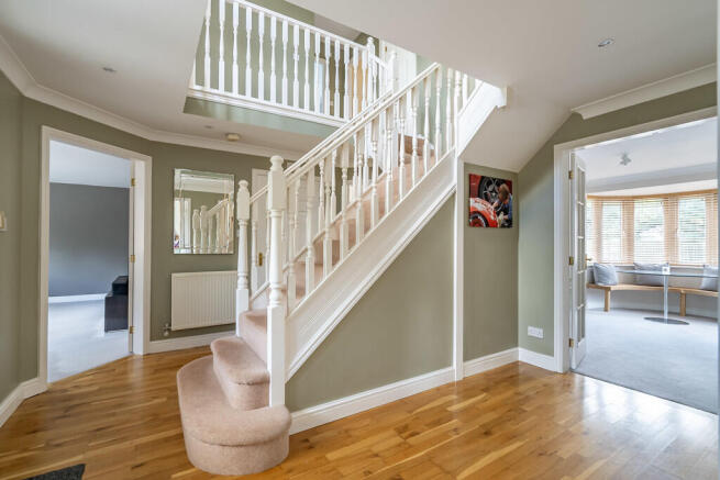 5 bed Detached for sale Image 10