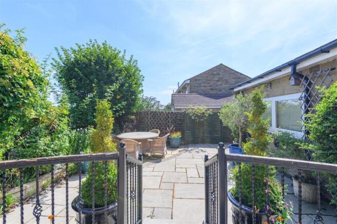 4 bed Detached for sale Image 9