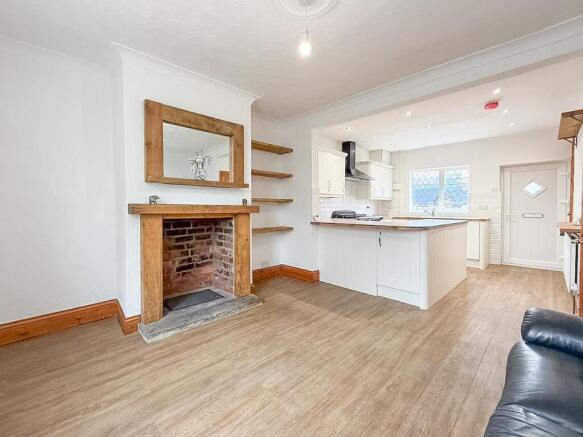 2 bed Terraced to rent Image 4