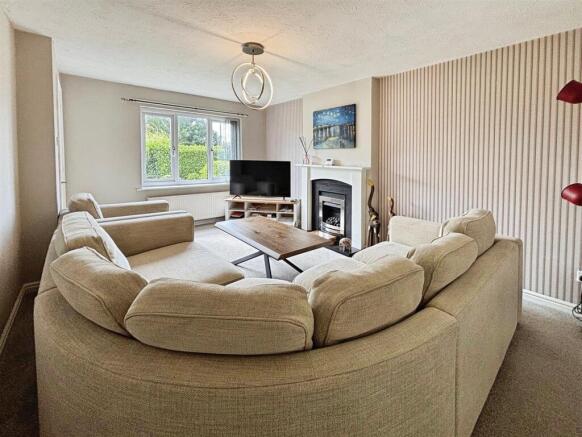 3 bed Semi-Detached for sale Image 6