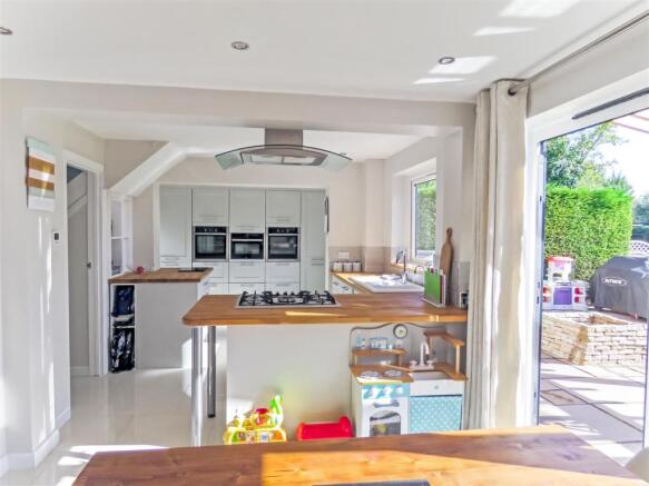Kitchen 3.JPG