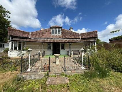 Waterside Nook, Brimbelow Road, Hoveton, Norwich, Norfolk NR12 8UJ