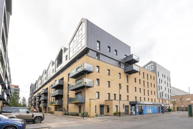 1-bed flat on Hoffmans Road, Walthamstow, £335,000