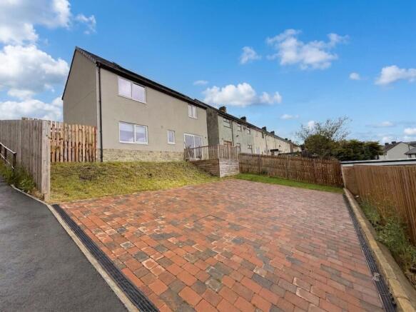 3 bed Detached for sale Image 4