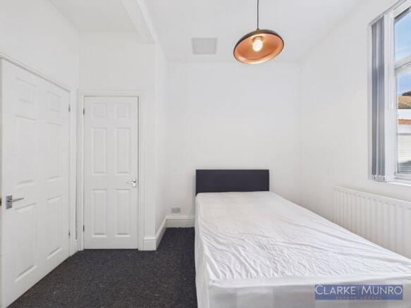 4 bed House Share to rent Image 4