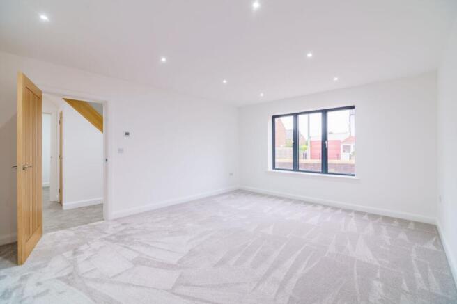 5 bed Detached for sale Image 4