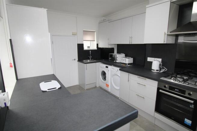kitchen 2.jpg