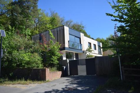 17 Frensham Road, Lower Bourne, Farnham, GU9