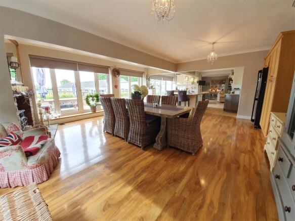 DINING KITCHEN