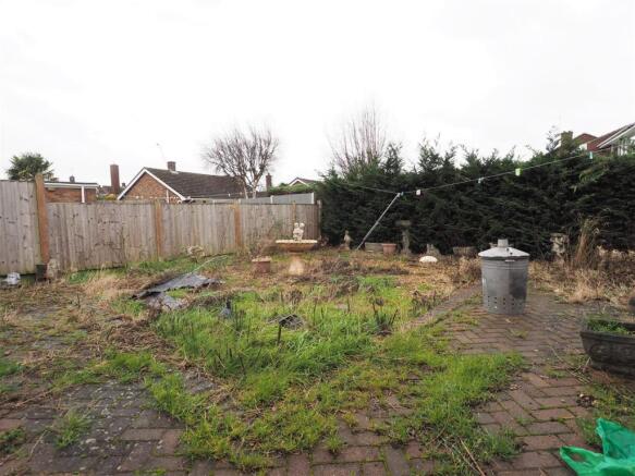 Enclosed Rear Garden 980