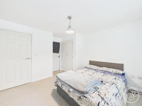 2 bed Flat for sale Image 8