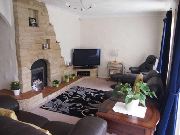 LIVING/DINING ROOM