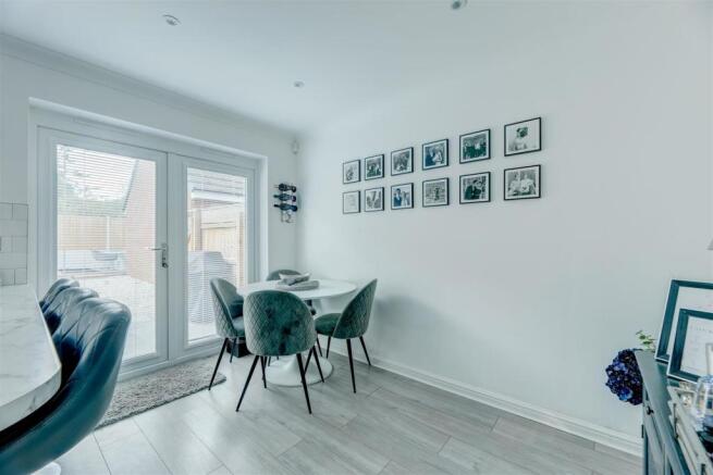 4 Dining Area.jpg