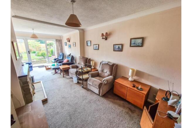 Lounge/Dining Room